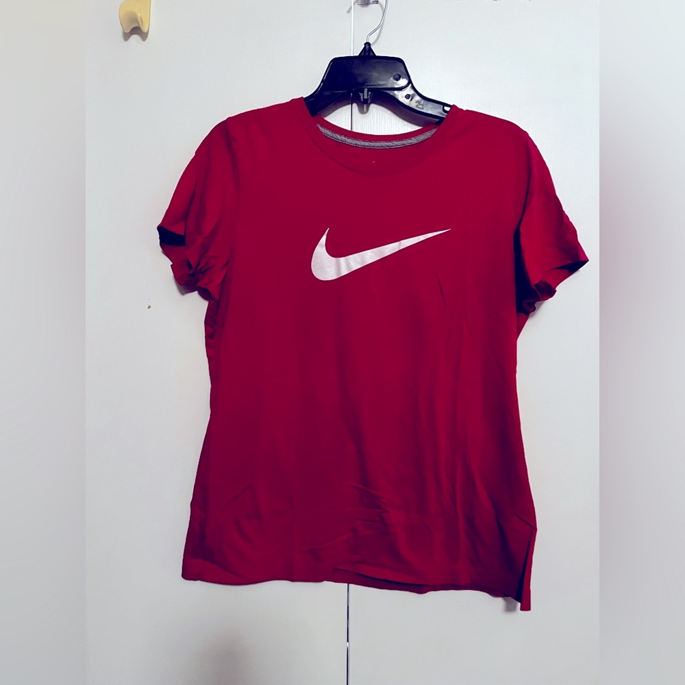 Women’s slim fit Nike tee, Sz Lg